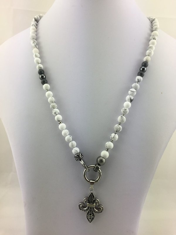 coole, weiße Halskette aus Howlithperlen für Damen mit Anhänger Lilie Nr.: K_86